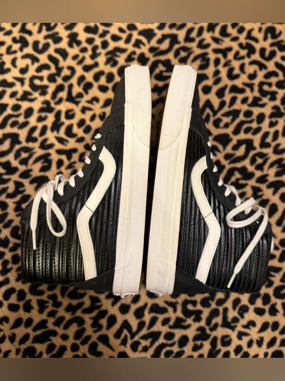 Vans black and white high top sneakers - Picture 5 of 6